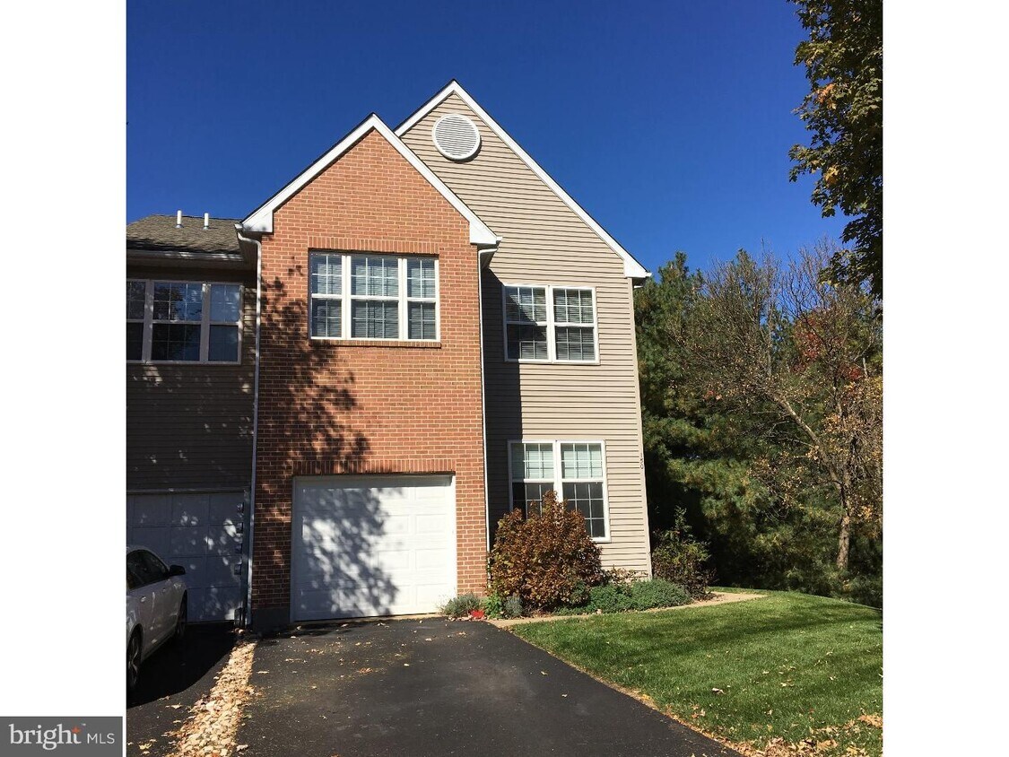 Primary Photo - 150 Bishops Gate Ln