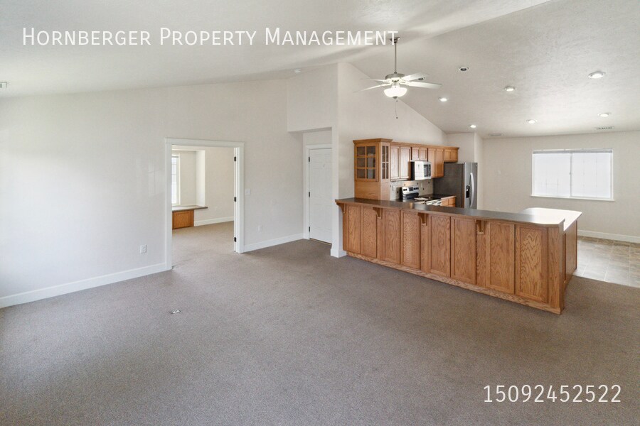 Primary Photo - 942 E Nora Ave
