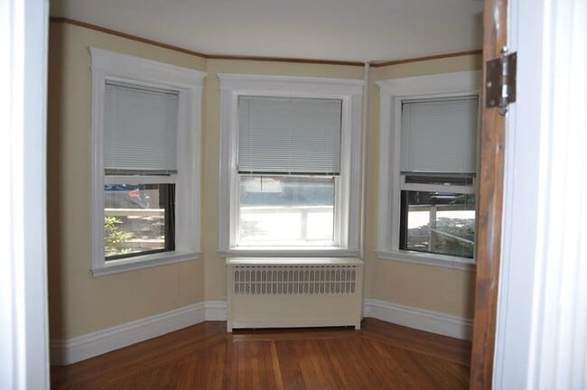 Building Photo - 25 Stearns Rd