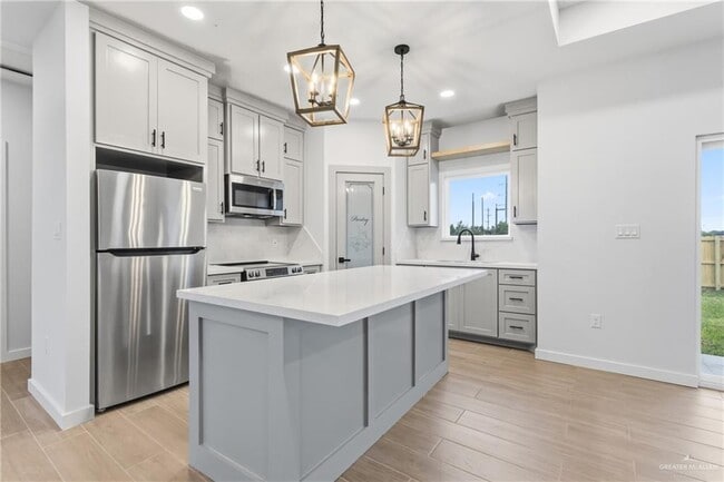 Building Photo - 17 Dorcas Cir