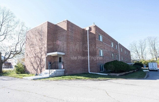 Building Photo - 4985 N Franklin Rd