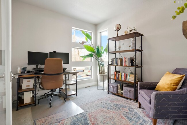 Building Photo - Modern Designer Home in the Heart of Lakewood