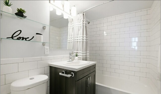 Interior Photo - 1971 ST. LAURENT BLVD