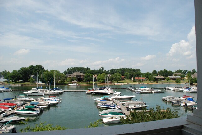 Vista de la Marina desde el Balcón - 18705 Vineyard Point Ln
