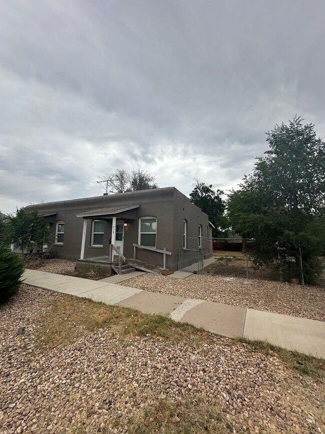 Building Photo - 412-414 13th Ave