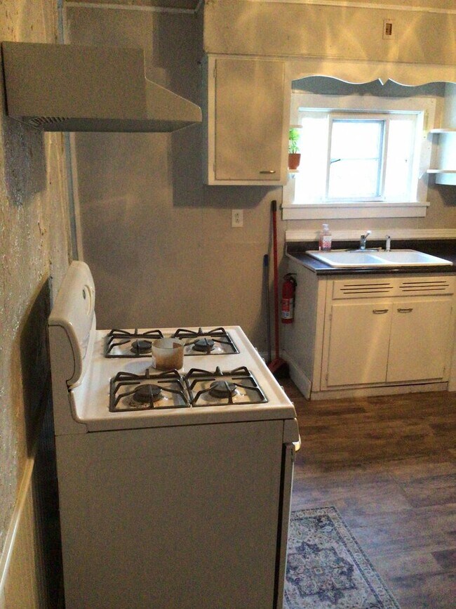 Foto del edificio - 520-522 Woodvale Ave