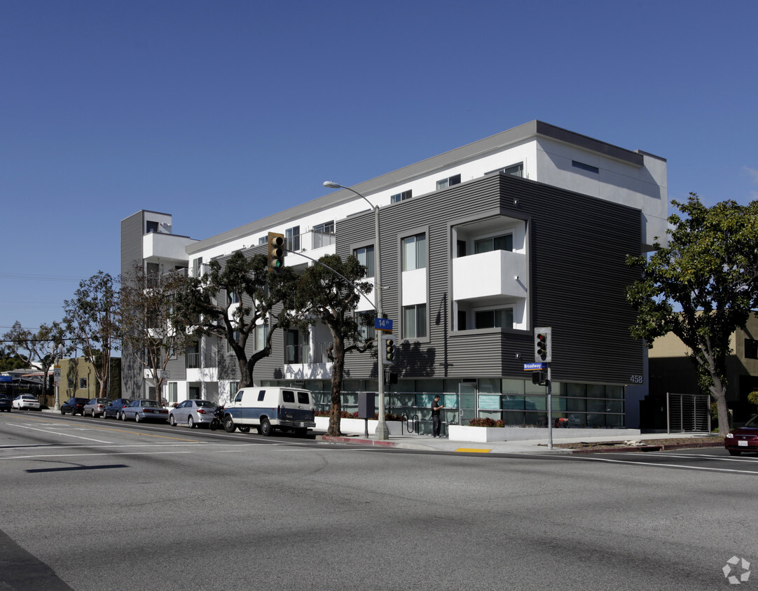 Primary Photo - Ocean Breeze Apartments