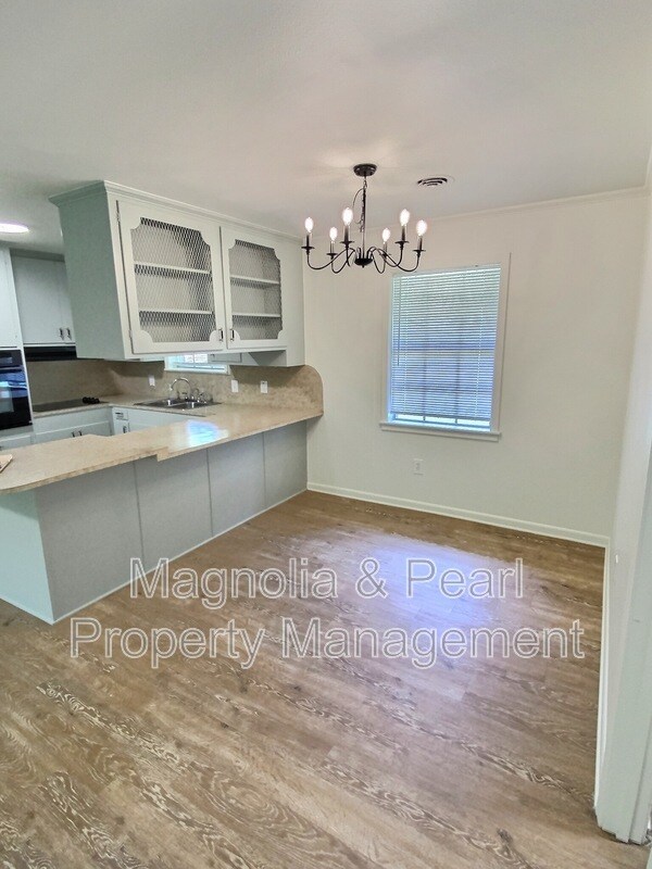 Foto del edificio - 1406 Russell Ave
