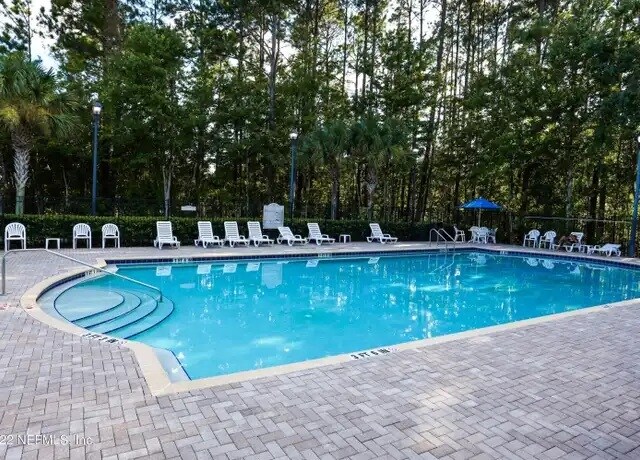 Foto del edificio - 7920 Merrill Rd