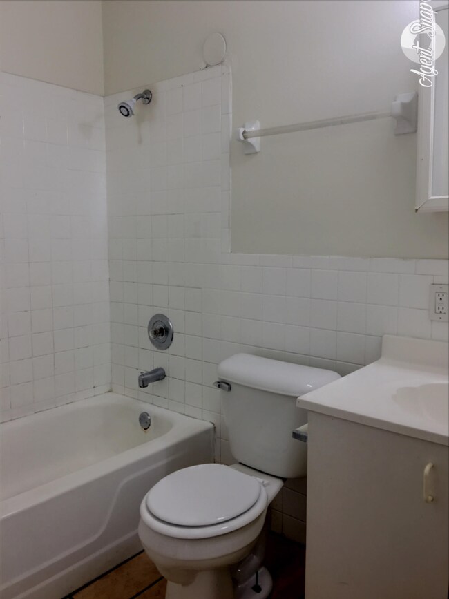 Building Photo - 2525 Royal Palm Ave