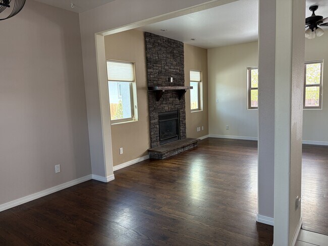Building Photo - 4221 Chippewa Dr