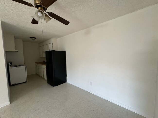 Building Photo - 503 Sunset Ln