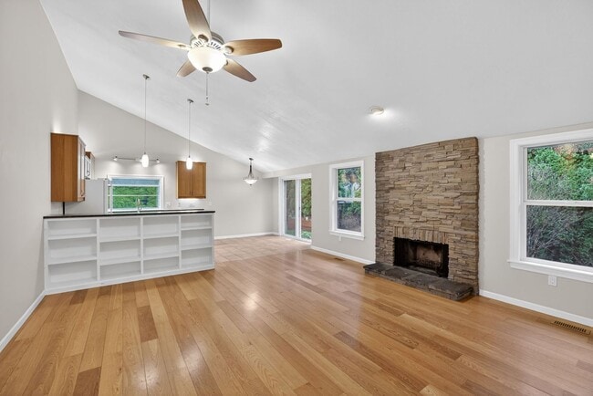 Building Photo - 12055 SW Morlock Ct