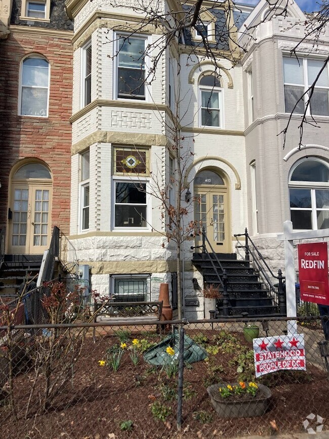 Building Photo - 704 12th St NE