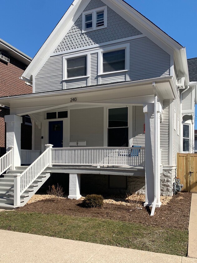 Building Photo - 240 Marengo Ave