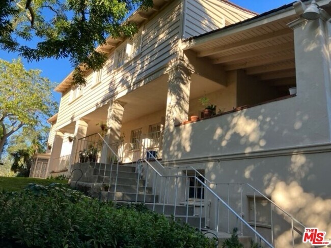 Foto del edificio - 541 Comstock Ave