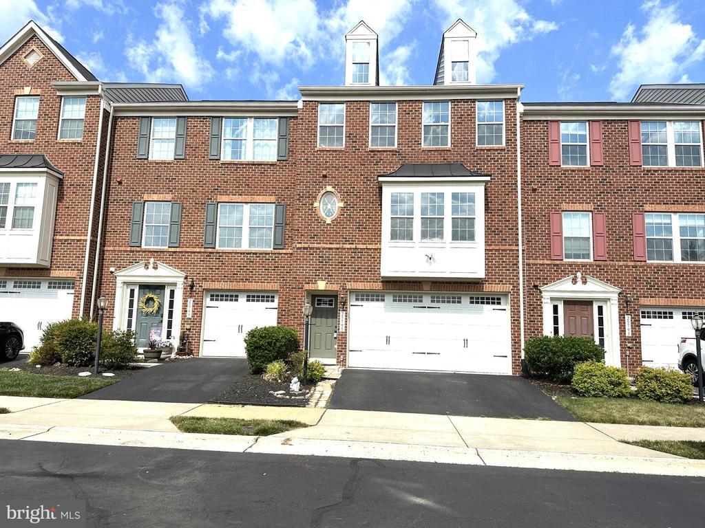 Primary Photo - 25795 Clairmont Manor Square