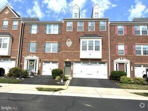 Building Photo - 25795 Clairmont Manor Square