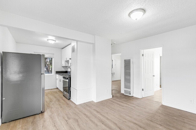 Foto del edificio - 1618 E Vernon Ave