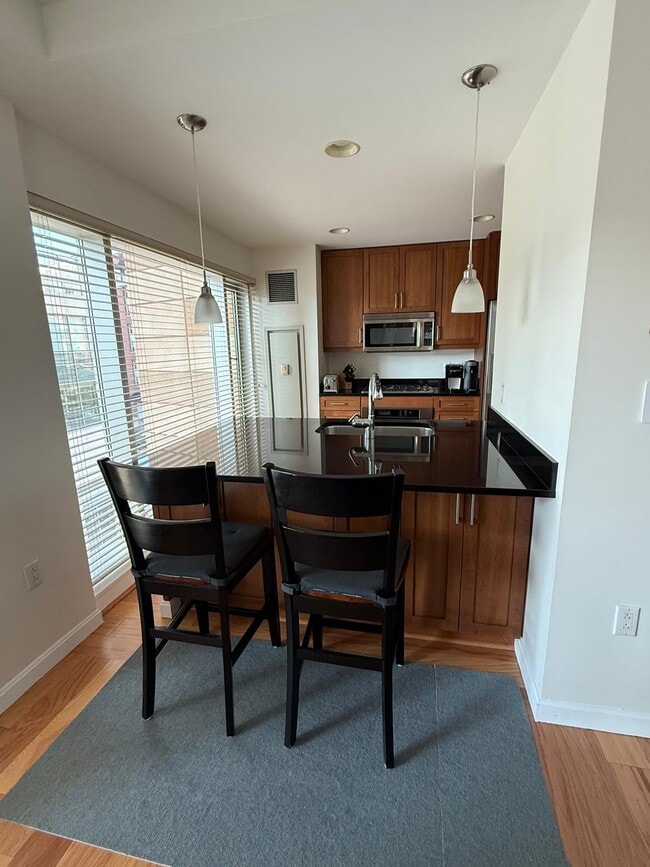 Building Photo - 100 Exchange St