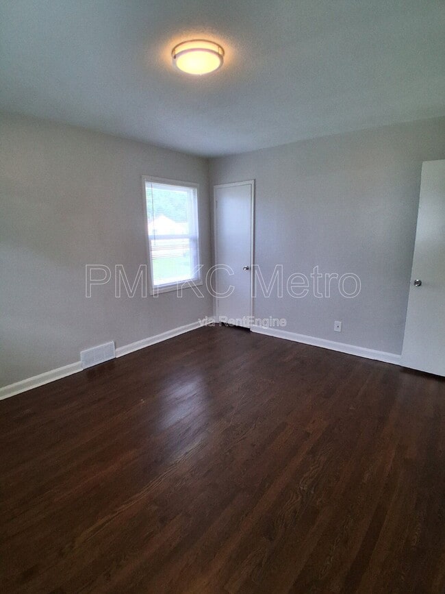 Foto del edificio - 9548 Charlotte St