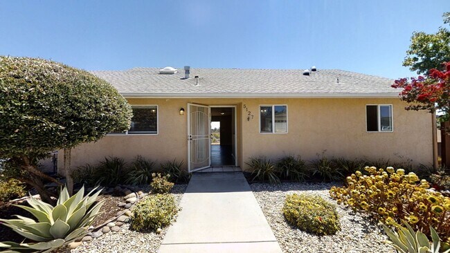 Foto del edificio - Beautiful House on Manhasset! Great Views! (Lease out, pending signatures. Check back in a few da...