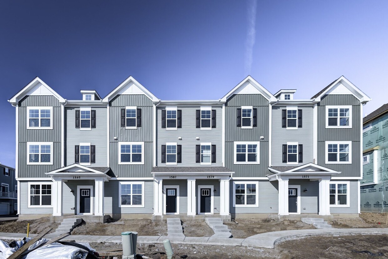 Primary Photo - 1587 Syracuse Dr