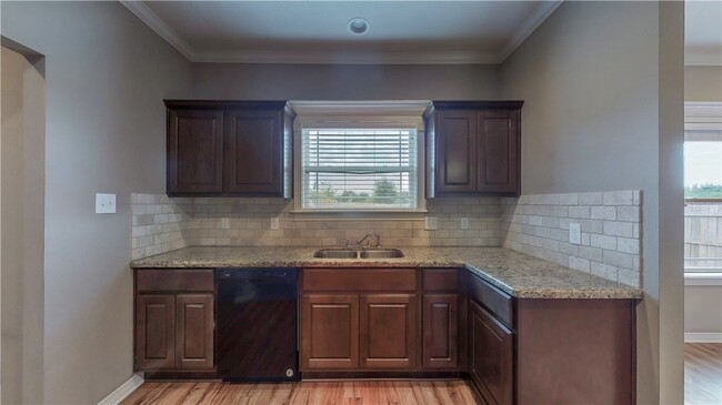 Foto del edificio - 2700 Horse Haven Ln