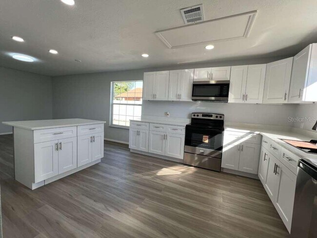 Foto del edificio - 1731 Ave C NE