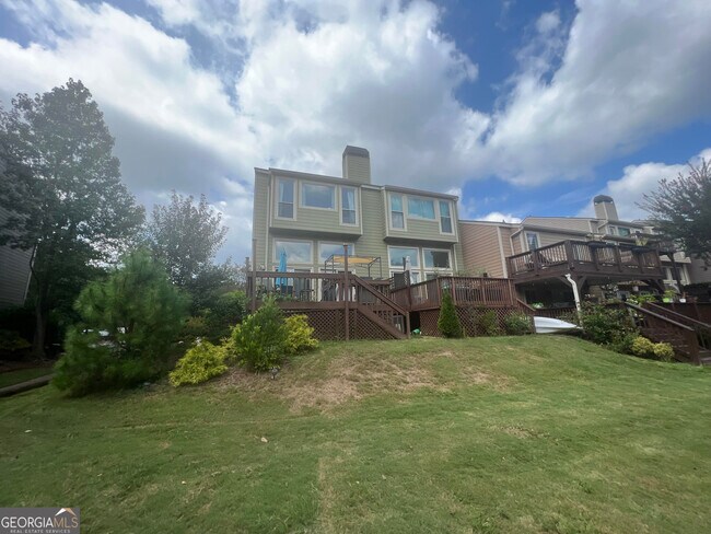 Building Photo - 1097 Riverbend Club Dr SE