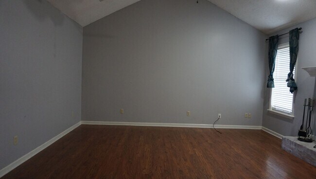 Building Photo - Beautiful home off Studstill in Summerfiel...