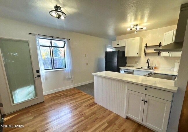 Foto del edificio - 640 James Ln