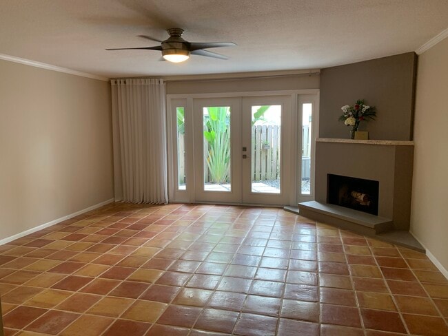 Living Room - 921 SE 13th St