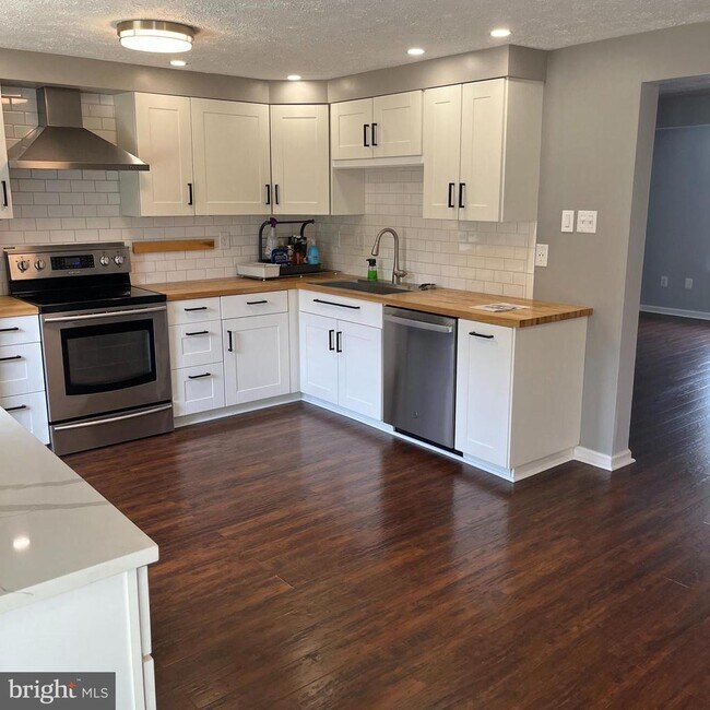 Foto del edificio - 7807 Edmunds Way