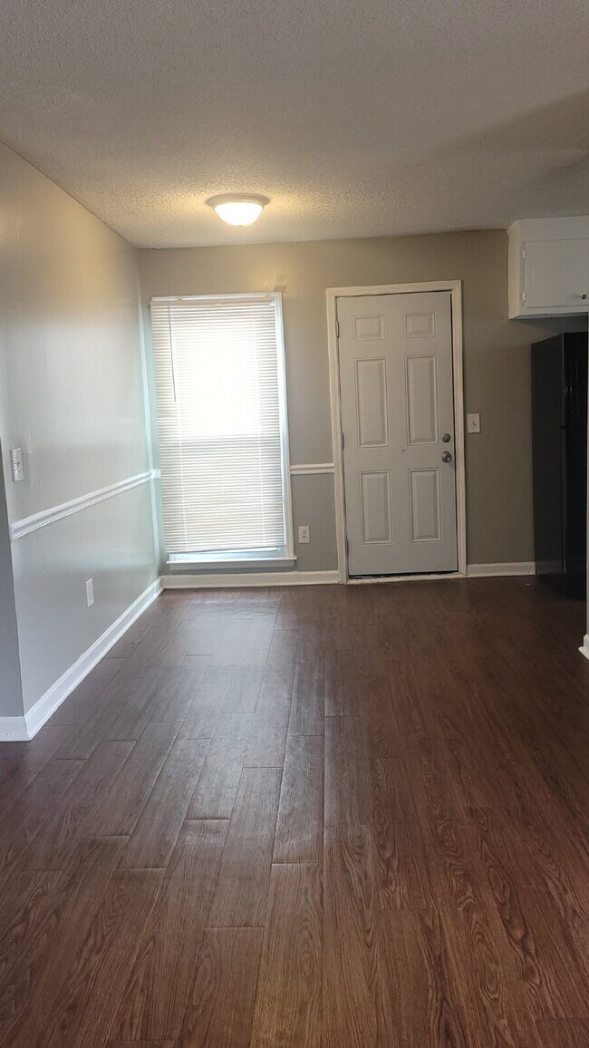 Foto del edificio - "Spacious 2-Bed, 2-Bath Gem in Huntsville's Heart – Your Ideal Retreat Awaits!"