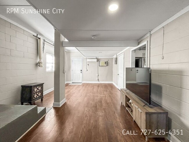Building Photo - 1515 E 31st Ave