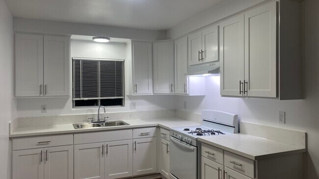 Foto del edificio - 4956 118th W Pl