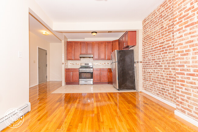 Building Photo - 942 Glenmore Ave