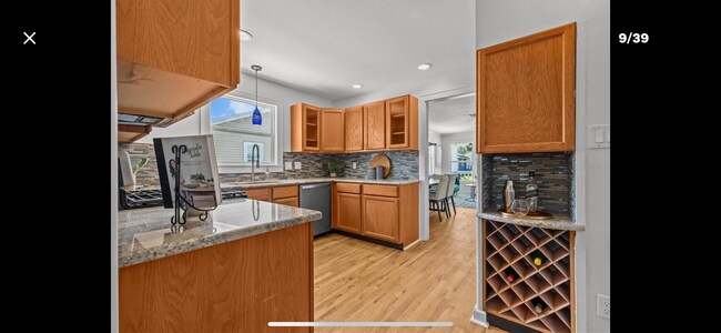 Foto del edificio - 325 W Haya St