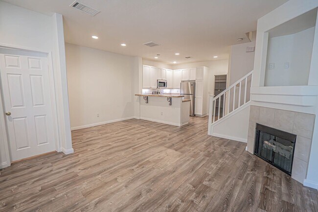 Foto del edificio - The Palisades -  3 Bedroom Townhome for Rent in Stevenson Ranch!