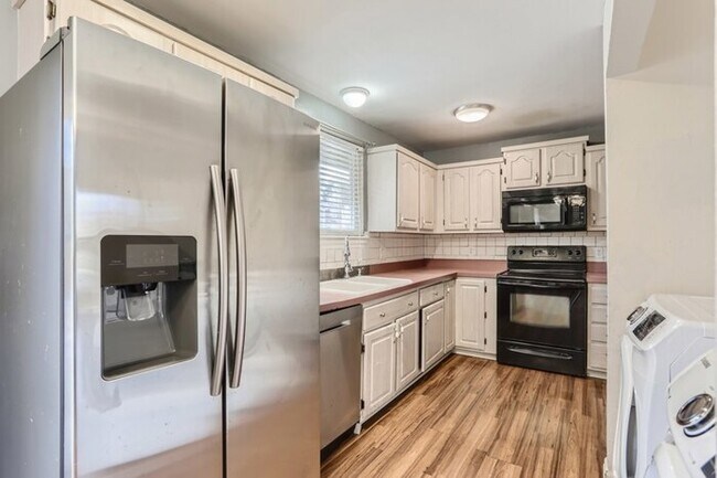 Foto del edificio - 1121 S Salida Way, Aurora, CO, 80017