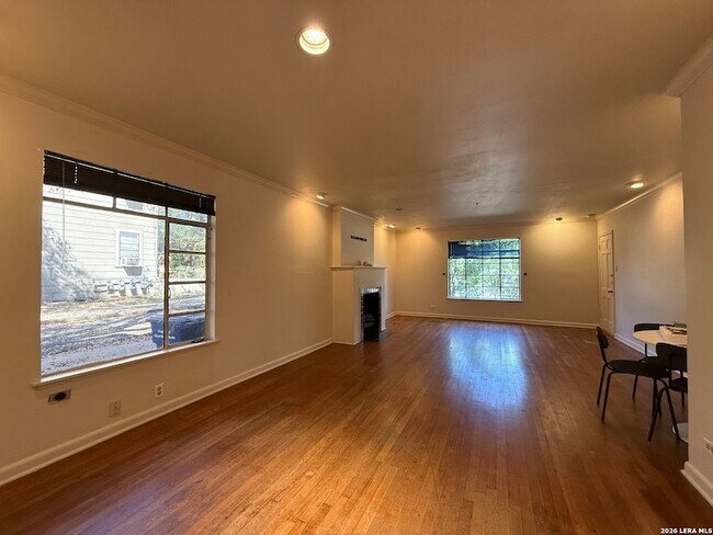 Foto del edificio - 230 E Mulberry Ave