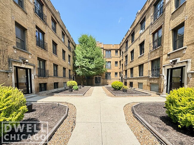 Foto del edificio - 722 W Roscoe St