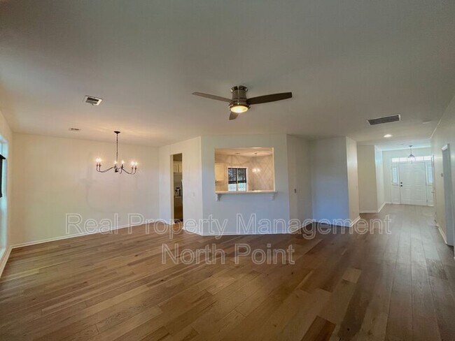 Foto del edificio - 155 Weatherstone Dr