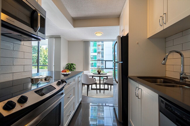 Building Photo - 151 Keith Rd E