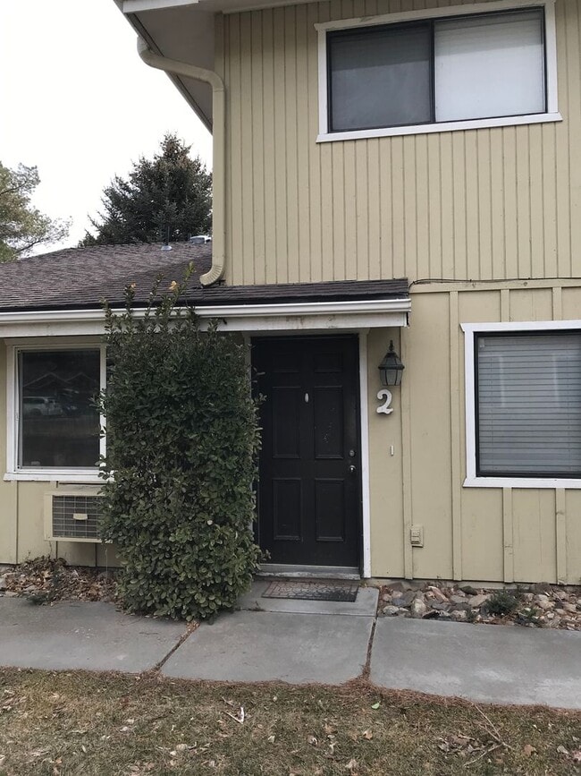 Building Photo - 787 Meadows Dr