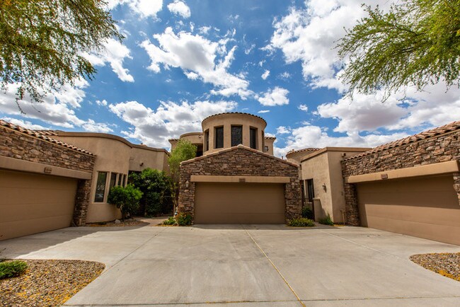 Building Photo - 7445 E Eagle Crest Dr