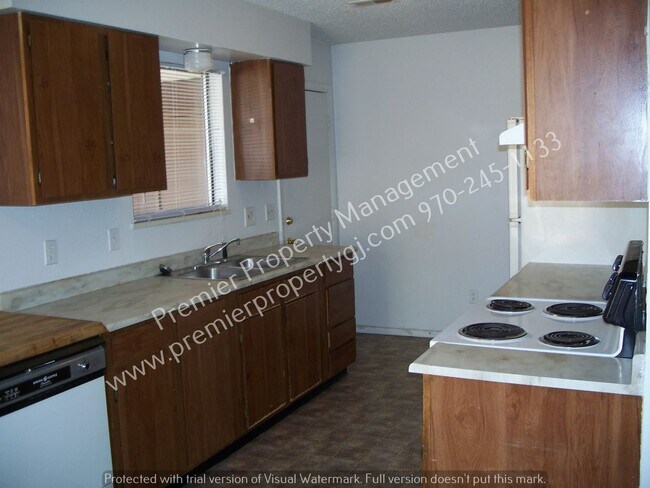 Building Photo - 3047 1/2 Lancaster Gate St