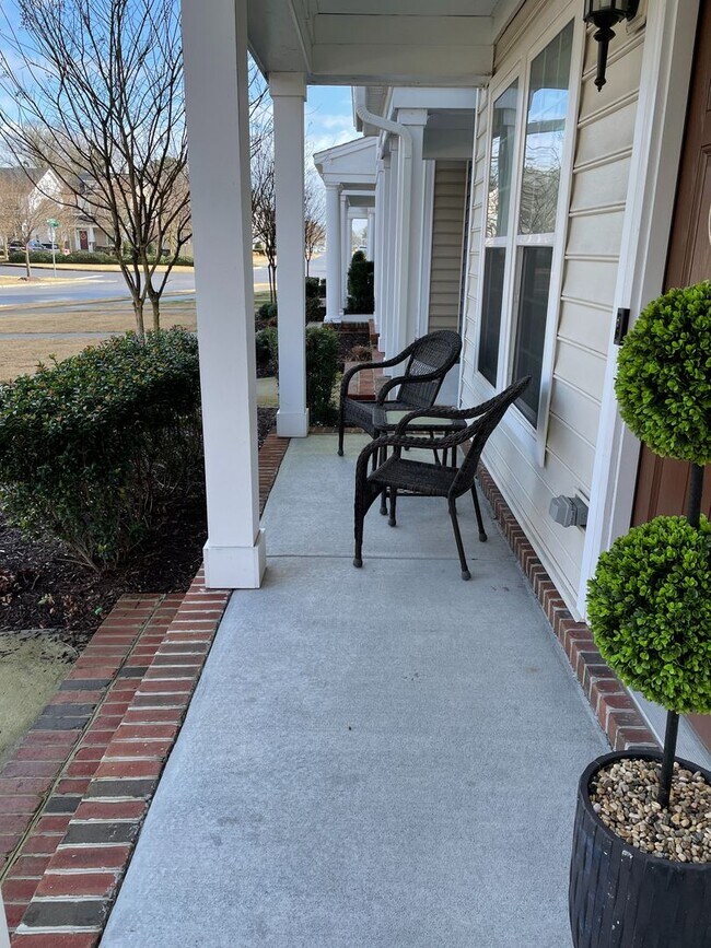 Foto del edificio - Really nice newly built 4 bedroom home with 2 full baths and one 1/2 baths