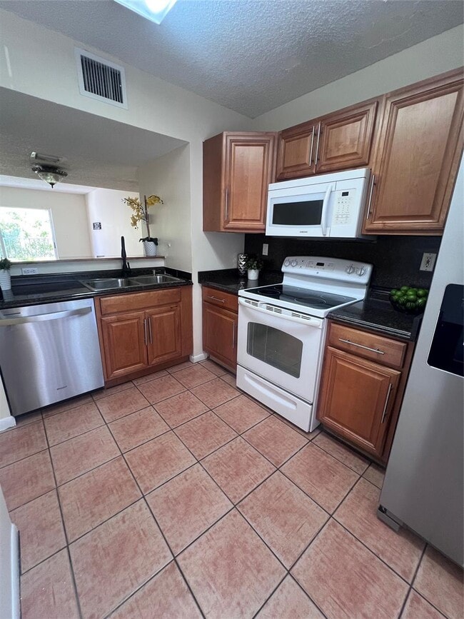 Building Photo - 167 Riviera Cir